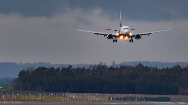 Boeing 737-700 (EI-EKF)