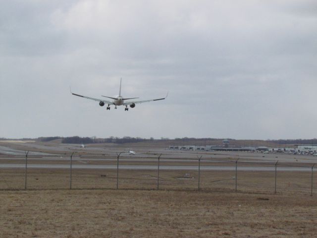 BOEING 767-300 (N174DZ)