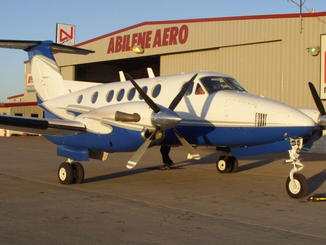 Beechcraft Super King Air 200 (N277GE)