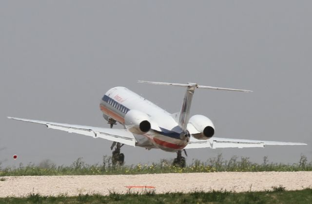 Embraer ERJ-145 —