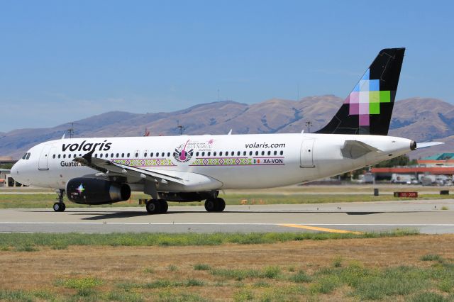 Airbus A320 (XA-VON)
