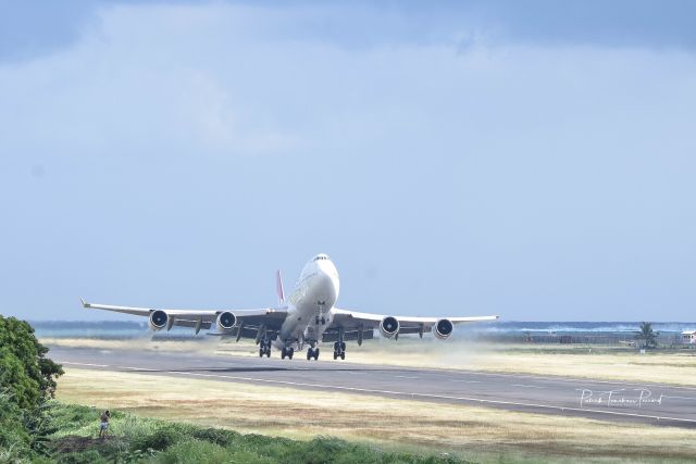 Boeing 747-400 (VH-OEB)