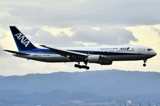 BOEING 767-300 (JA618A)