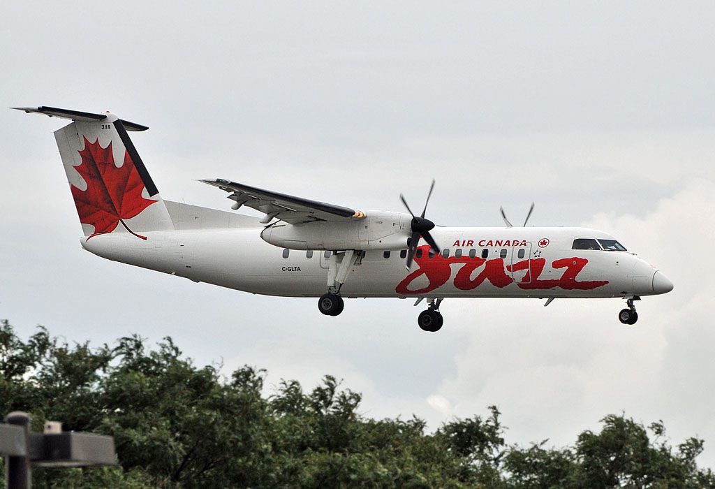 de Havilland Dash 8-300 (C-GLTA) - Tree top landing :p