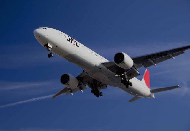 Boeing 777-200 (JA742J) - Sepulveda Bl near LAX