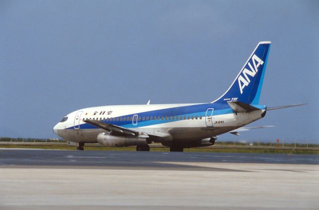 Boeing 737-200 (JA8411) - Taxing at Okinawa-Naha Intl Airport on 1988/03/20