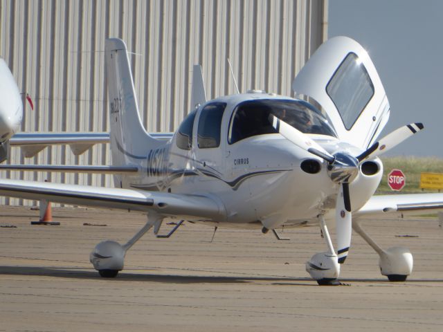 Cirrus SR-22 (N527AG)