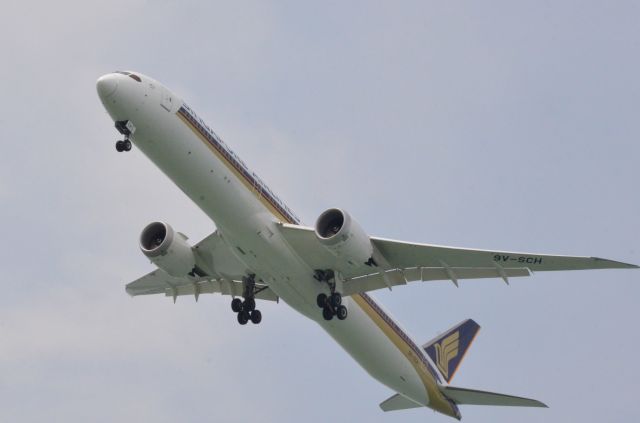 BOEING 787-10 Dreamliner (9V-SCH)