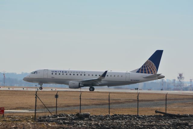 Embraer 170/175 (N130SY)