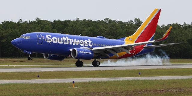 Boeing 737-700 (N7835A) - A Southwest Airlines Boeing 737-752(WL) arriving Runway 26 at Pensacola International Airport, FL, - June 7, 2019.