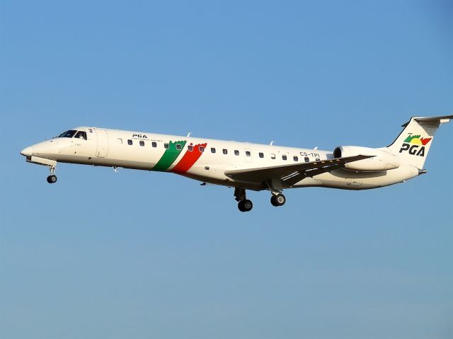 Fokker 100 (CS-TPI)