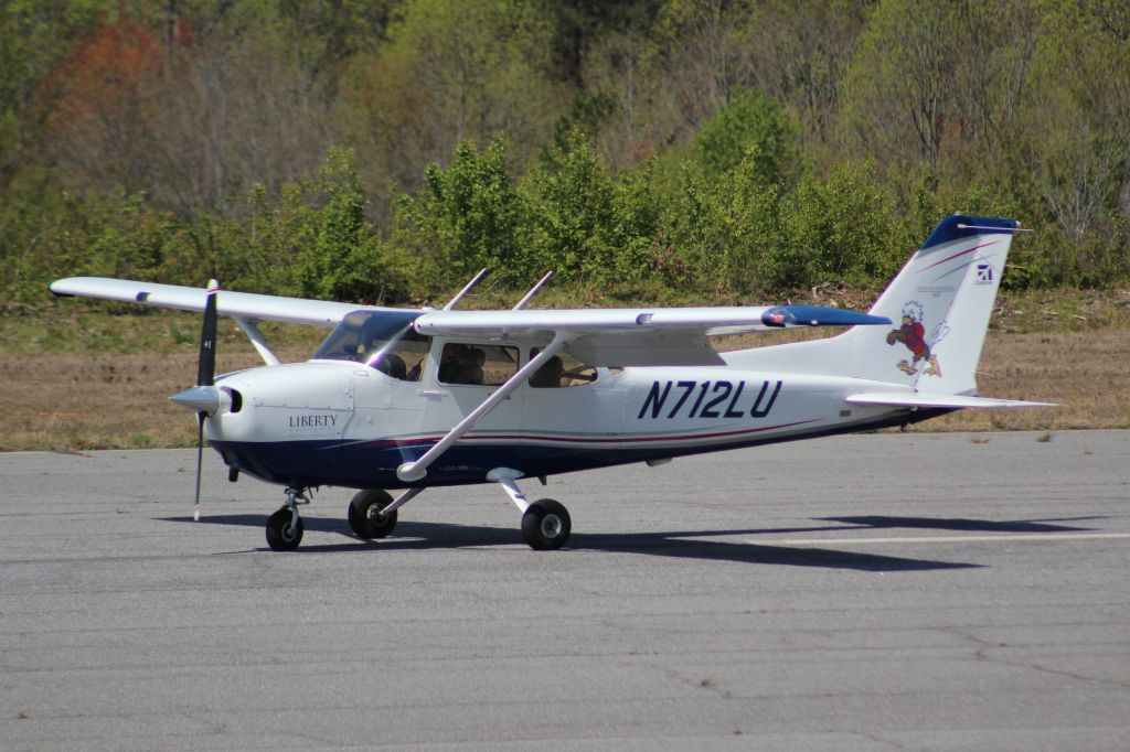 Cessna Skyhawk (N712LU)