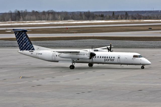 de Havilland Dash 8-400 (C-GKQA)