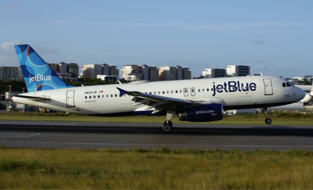 Airbus A320 (N665JB)