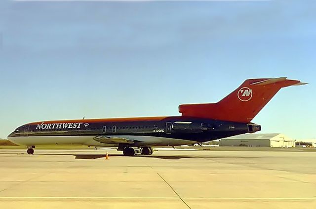 Boeing 727-100 (N720RC)