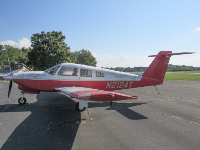 Piper Cherokee (N2124T)