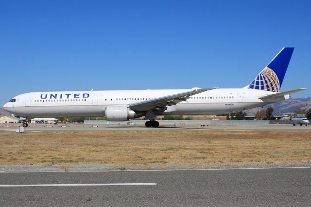 BOEING 767-400 (N69059)