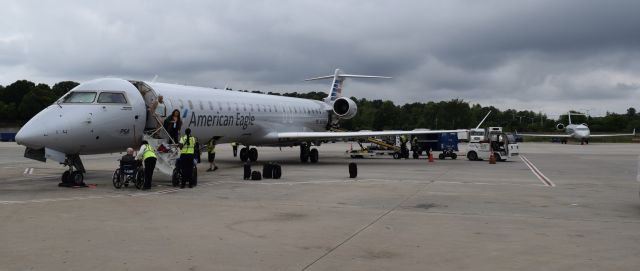 Canadair Regional Jet CRJ-900 (N593NN)