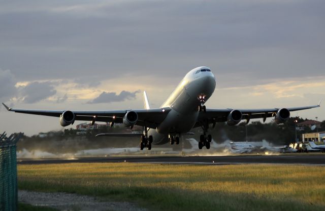 Airbus A340-300 (F-GLZS) - Air France F-GLZS departing TNCM for france