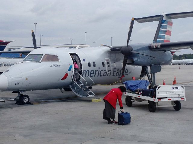 de Havilland Dash 8-100 (N807EX) - Who doesn’t love propeller planes a great way to fly to Salisbury Maryland for a week at the sea. Taken in Salisbury in July.