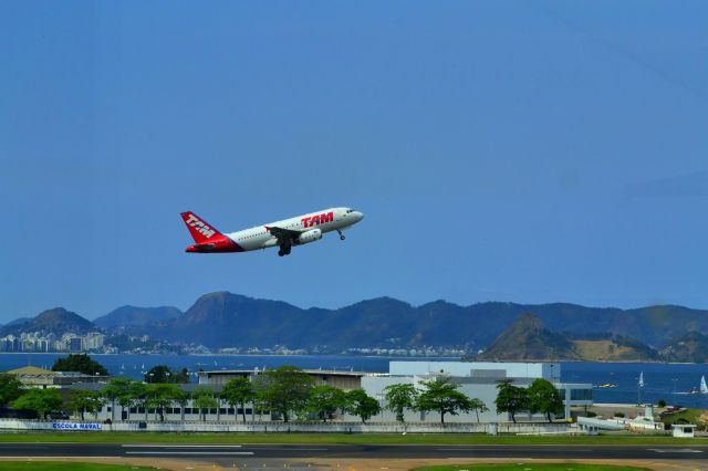 Airbus A319 (PT-TMC)