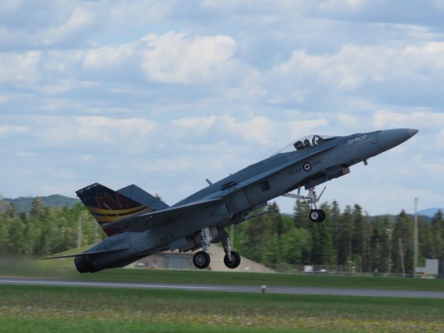 McDonnell Douglas FA-18 Hornet (18-8797)