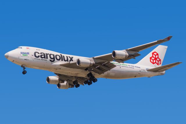 Boeing 747-400 (LX-ECV) - LX-ECV 'Beluga' arriving 17C