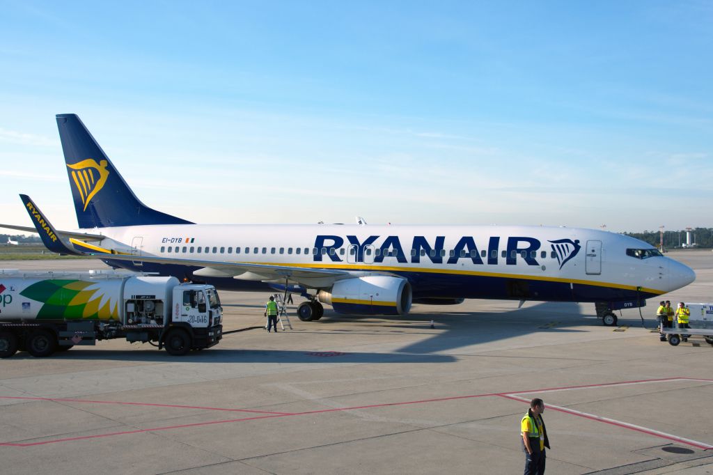 Boeing 737-800 (EI-DYB)