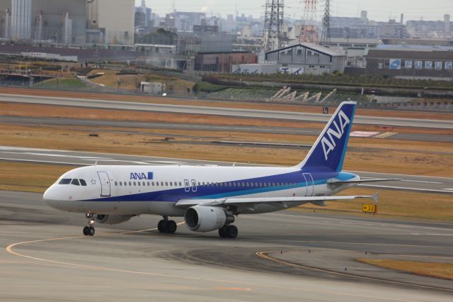 Airbus A320 (JA8654)