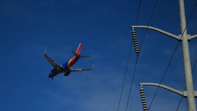 Boeing 737-700 (N744SW) - On final at Eppley Rwy 32