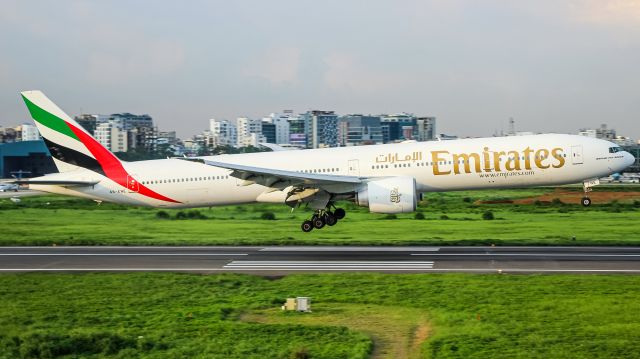Boeing 777-200 (A6-ENE)