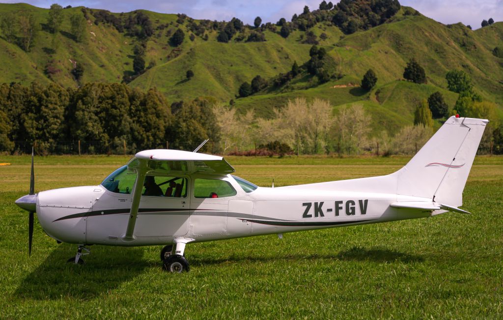 Cessna Skyhawk (ZK-FGV)