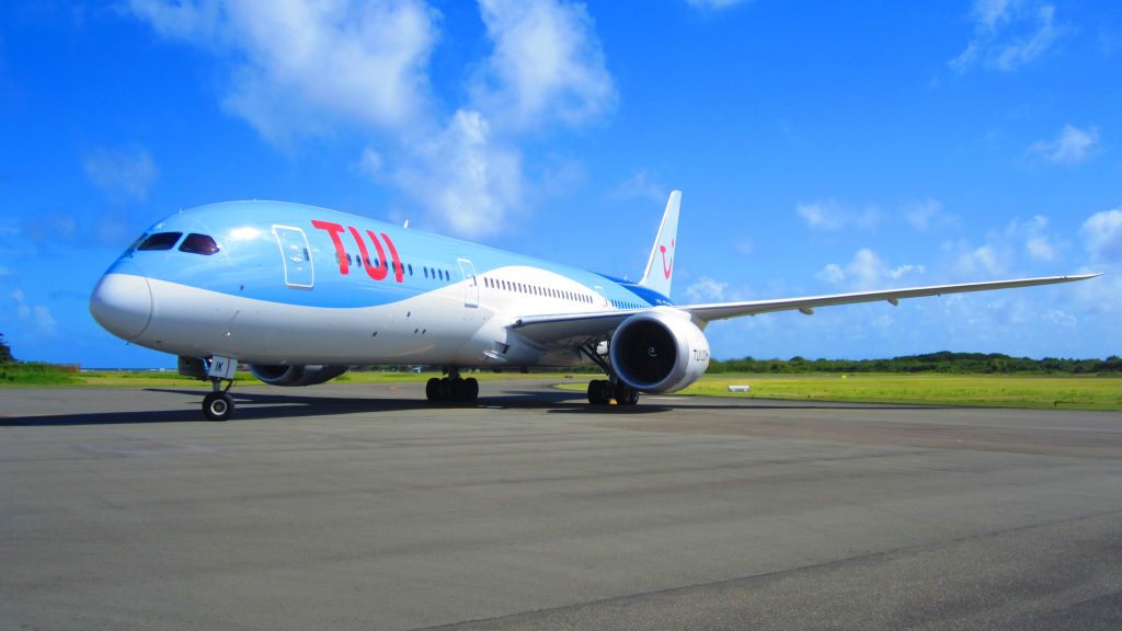 Boeing 787-9 Dreamliner (G-TUIK)