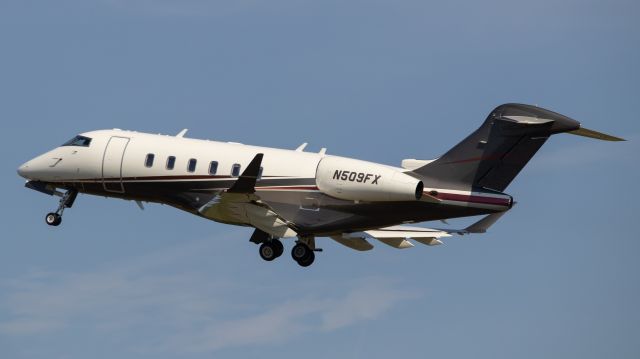 Canadair Challenger 350 (N509FX)