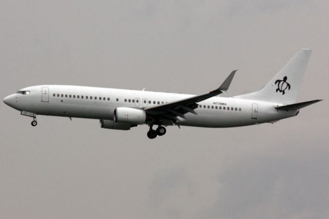 Boeing 737-800 (N778MA)