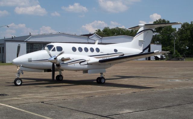 Beechcraft Super King Air 200 (N653TB) - Props turning on the ground at Tullahoma Regional Airport after picking up some passengers...