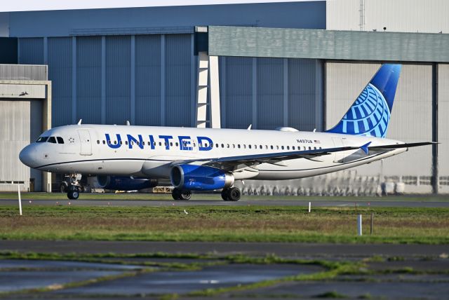 Airbus A320 (N497UA)