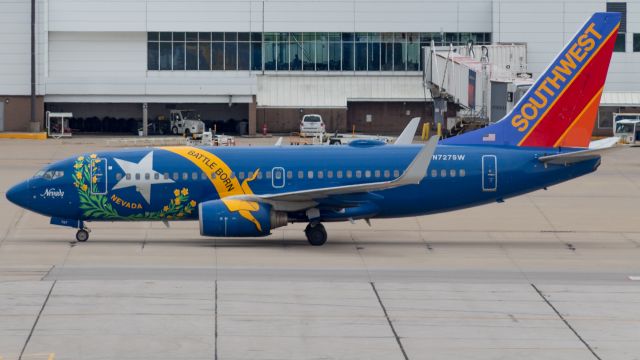 Boeing 737-700 (N727SW) - Southwest 5091 in the Nevada One livery taxiing to the gate after the flight from Chicago Midway.