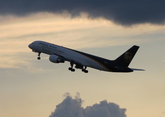 Boeing 757-200 (N410UP)