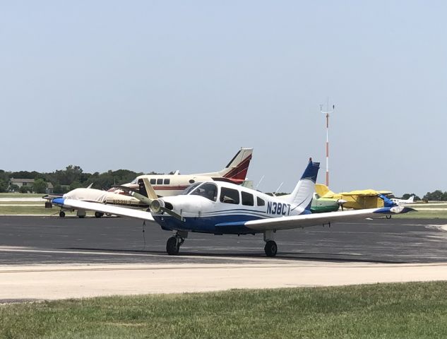 Piper Cherokee (N38CT)