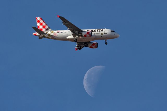 EC-MUU — - Plane and moon in one photo