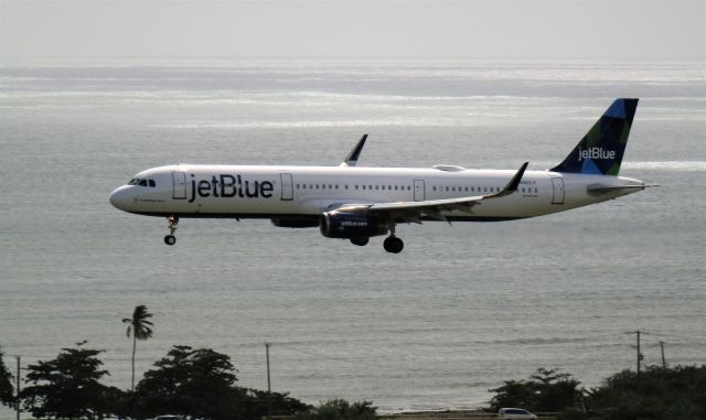 Airbus A321 (N969JT)