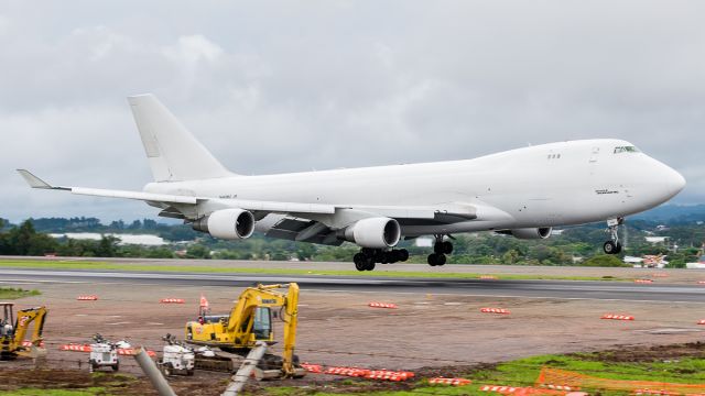 Boeing 747-200 (N445MC)