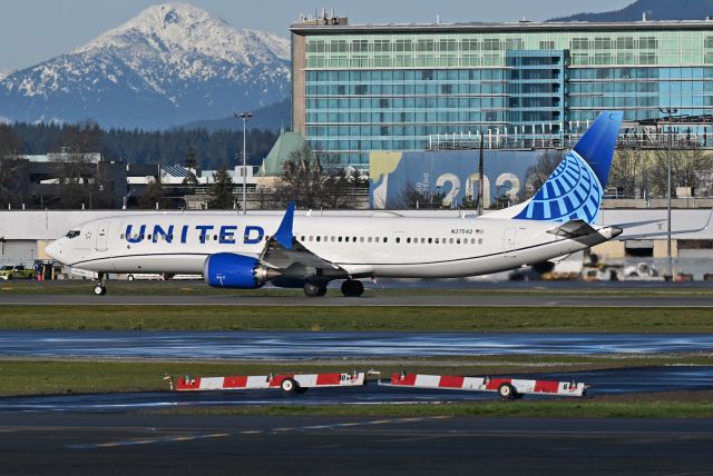 Boeing 737 MAX 9 (N37542)