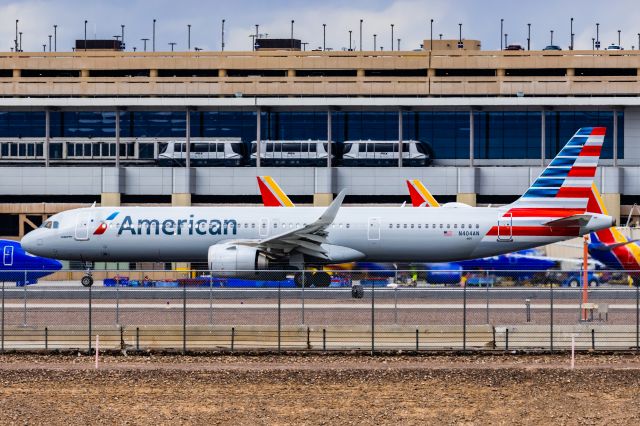 Airbus A321neo (N404AN) - An American Airlines A321 taking off from PHX on 2/23/23. Taken with a Canon R7 and Canon 100-400 EF ii lens.