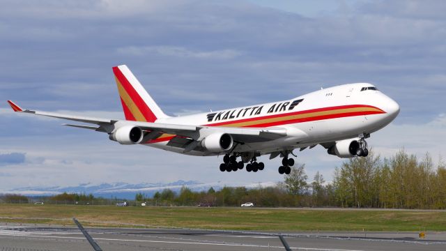 Boeing 747-400 (N710CK) - #N710CK on short final to Rwy 15 to complete flight K4812 from ORD on 5.24.23. (B747-4B5F / ln 1123 / msn 26406).