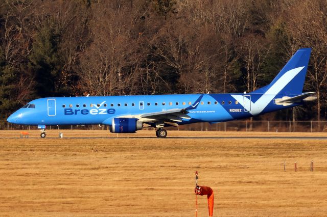 Embraer ERJ-190 (N126BZ)