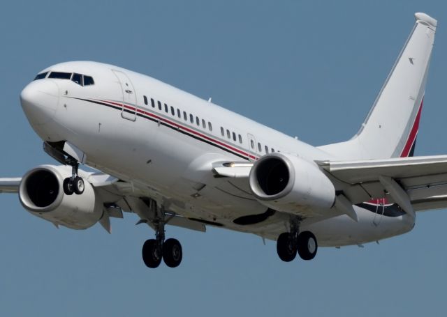 Boeing 737-700 (9H-BBJ) - 25/04/2013br /lANDING 27