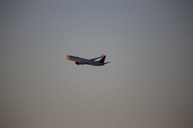 Boeing 737-900 (N855DN)
