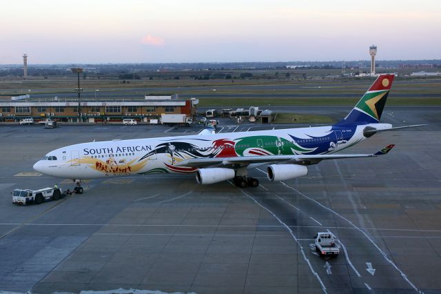 Airbus A340-300 (ZS-SXD) - special color scheme